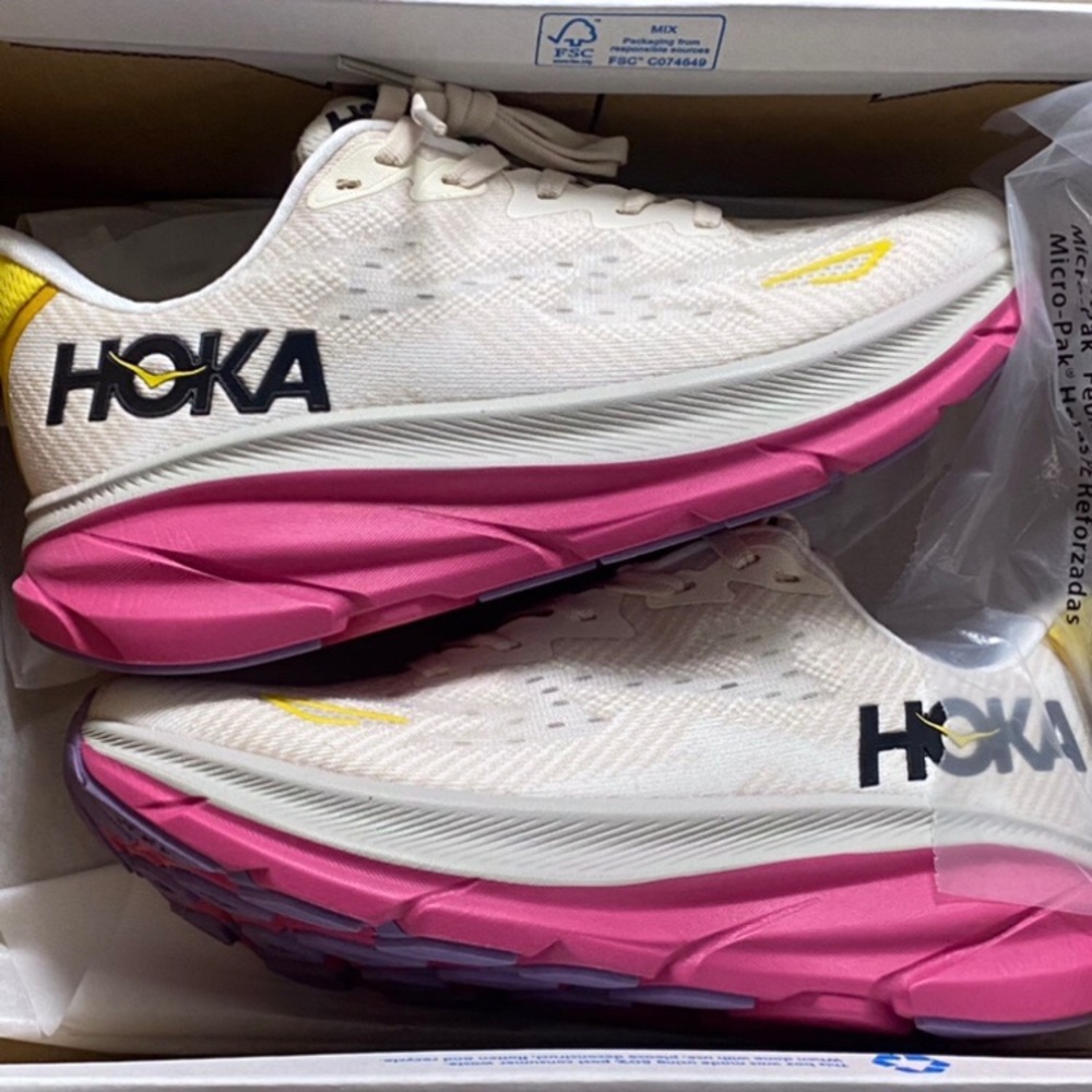 Hoka One One Women’s Clifton 9 Running Shoes NWT